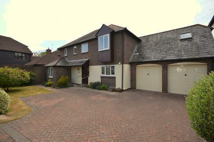 4 Bedroom Detached House To Rent In Plainwood Close, Chichester, PO19