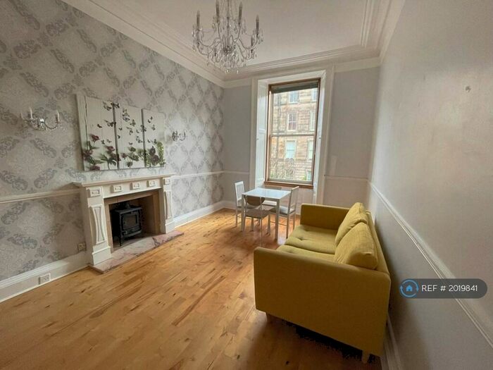 2 Bedroom Flat To Rent In Lutton Place, Edinburgh, EH8