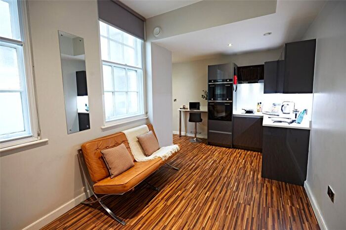 1 Bedroom Apartment To Rent In Apt, Cross Street #, M2