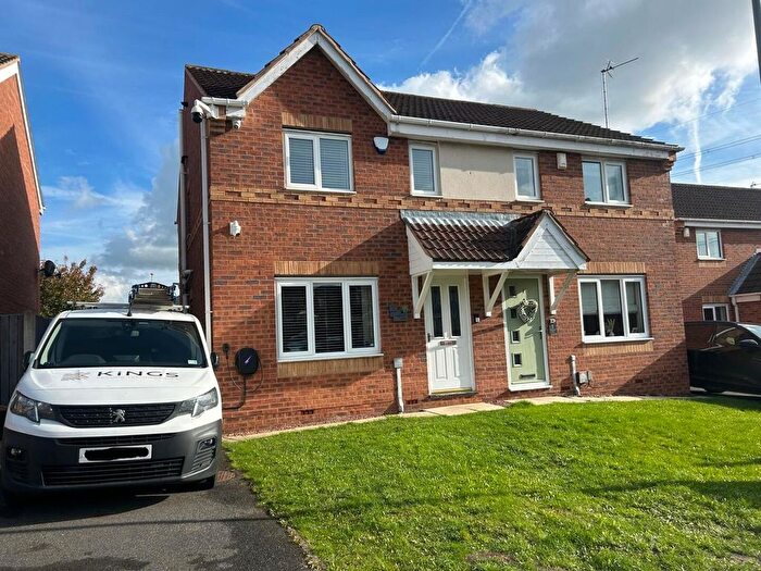 3 Bedroom Semi Detached House For Sale In Kingsley Drive, Castleford, WF10