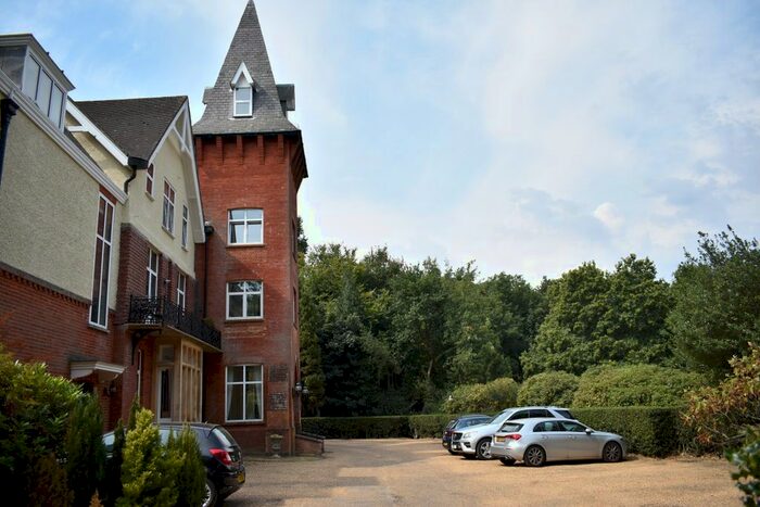 2 Bedroom Flat To Rent In The Knoll, Heath Lane, Woburn Sands, MK17