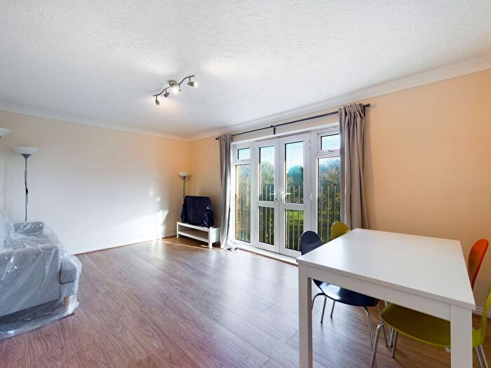 2 Bedroom Flat To Rent In Riddell Court, Albany Road, SE5