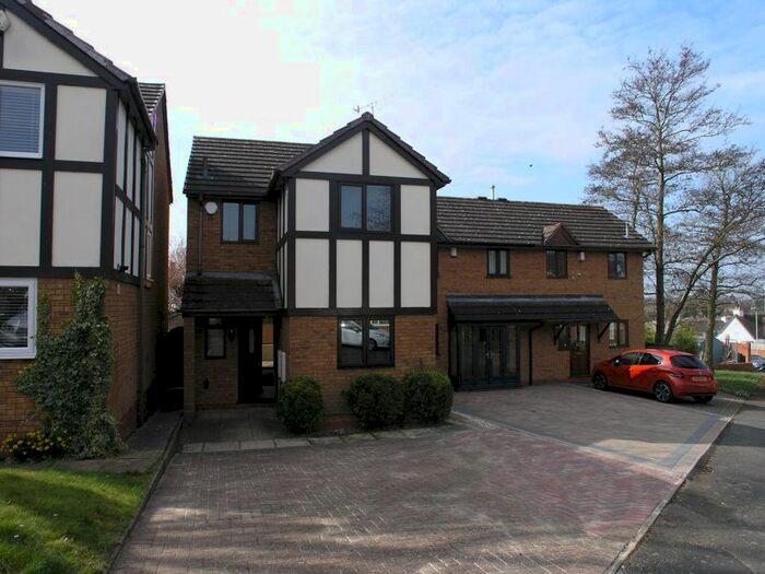 3 Bedroom Detached House To Rent In Chawn Hill Close, Stourbridge, DY9