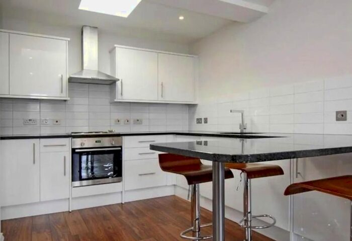 2 Bedroom Flat To Rent In Weymouth Mews, London, W1G