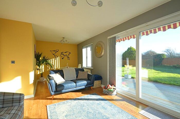 2 Bedroom Detached Bungalow For Sale In Large South-facing Garden * Lake, PO36