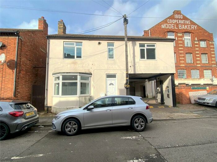 2 Bedroom Terraced House To Rent In King Street, Kettering, Northamptonshire, NN16