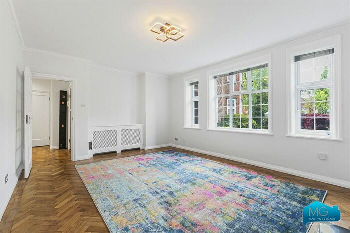 2 Bedroom Apartment To Rent In The Green, Winchmore Hill, London, N21