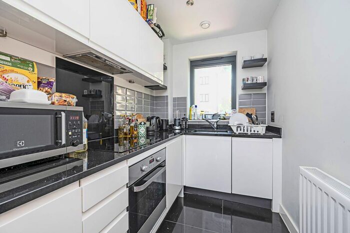 3 Bedroom Flat To Rent In Green Lanes Walk, Finsbury Park, London, N4