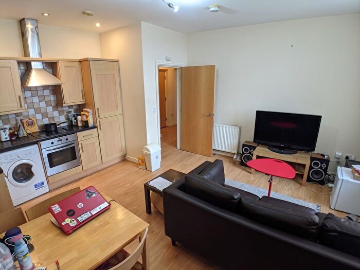 2 Bedroom Flat To Rent In Wilmslow Road, Didsbury, Manchester, M20