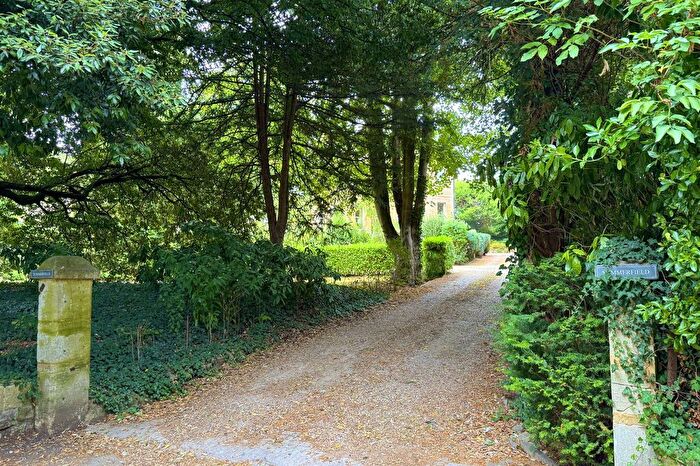 2 Bedroom Flat For Sale In Weston Park, Bath, BA1