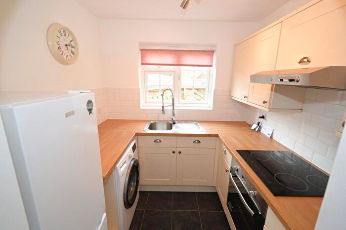 1 Bedroom Ground Maisonette To Rent In High Street, Bagshot, GU19
