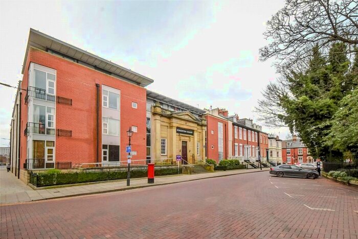 2 Bedroom Flat To Rent In Kingston Court, Kingston Square, Hull, HU2