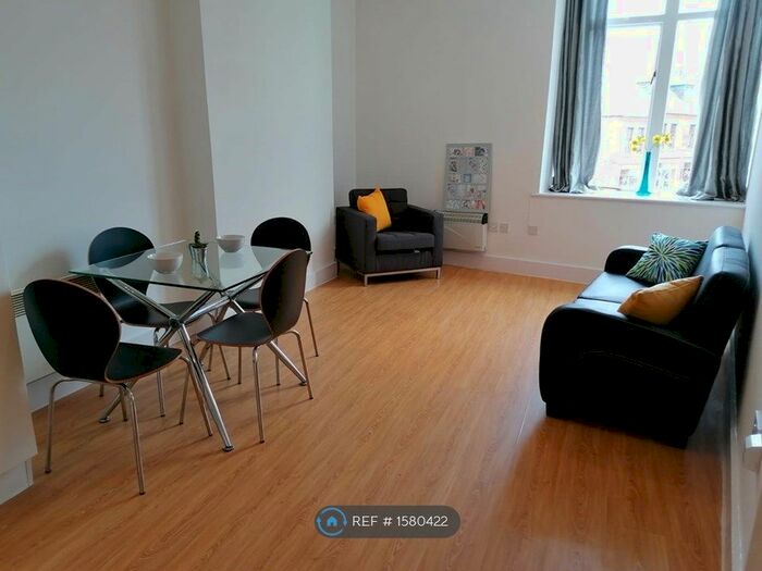 1 Bedroom Flat To Rent In Victoria Court, Stockport, SK1