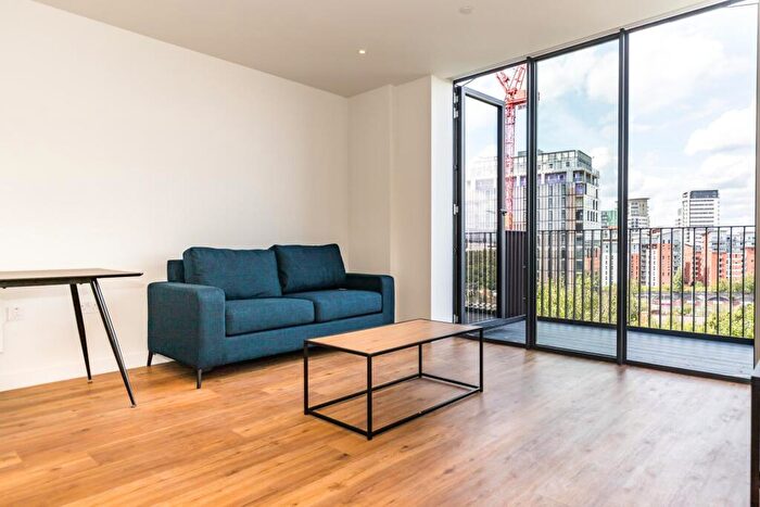 2 Bedroom Apartment To Rent In Mount Yard, Manchester, M4