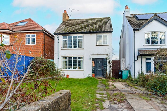 3 Bedroom Detached House For Sale In Sheepcot Lane, Watford, WD25