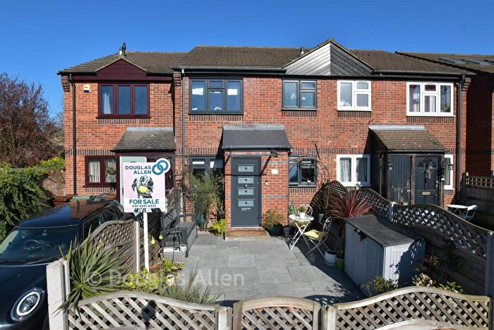 1 Bedroom Terraced House For Sale In Wadley Road, London, E11