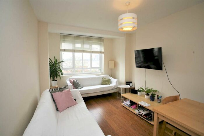 2 Bedroom Flat To Rent In Hunter House, Vauxhall, SW8