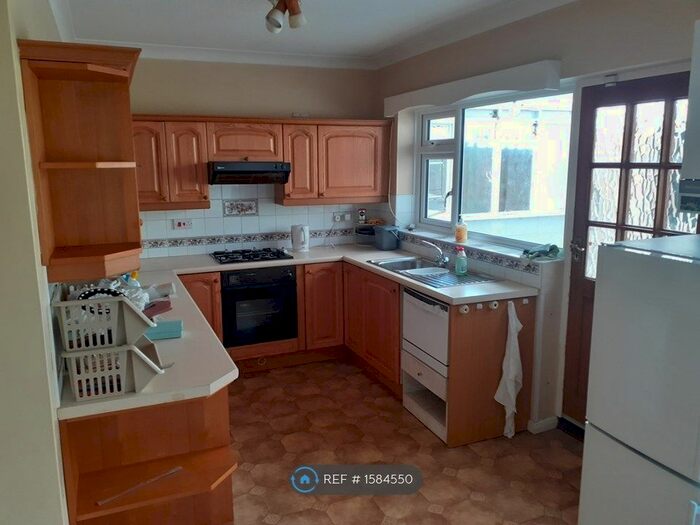 2 Bedroom Bungalow To Rent In High Street, Stony Stratford, Milton Keynes, MK11