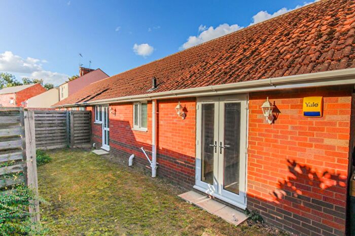 2 Bedroom Semi-Detached Bungalow For Sale In Rock Road, Finedon, NN9