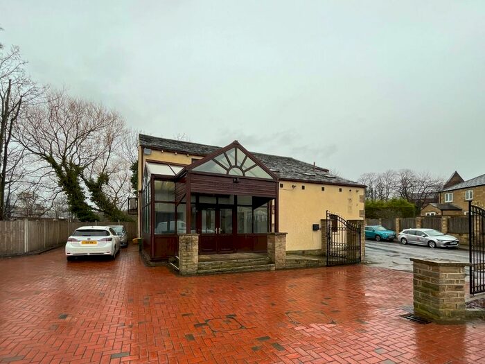 5 Bedroom Flat To Rent In Newgate, Mirfield, WF14