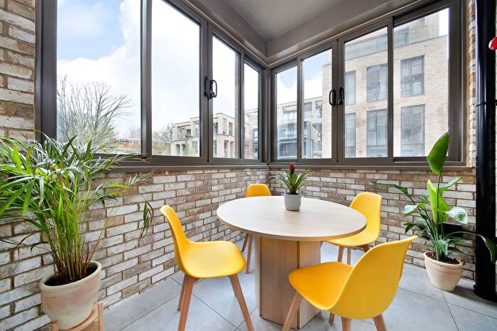1 Bedroom Flat For Sale In Hyde Apartments, Hyde Lane, SW11