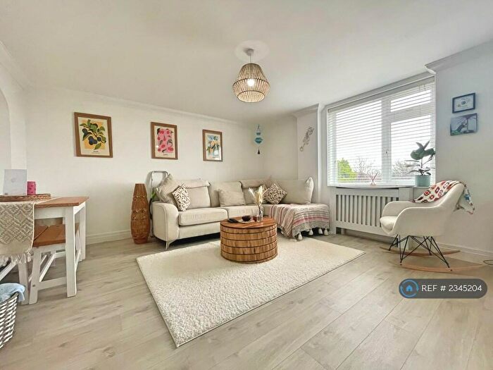 2 Bedroom Flat To Rent In Tranmore Court, Farlington, Portsmouth, PO6