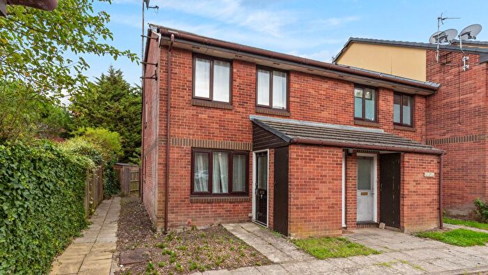 1 Bedroom Flat For Sale In Cotton Avenue, London, W3