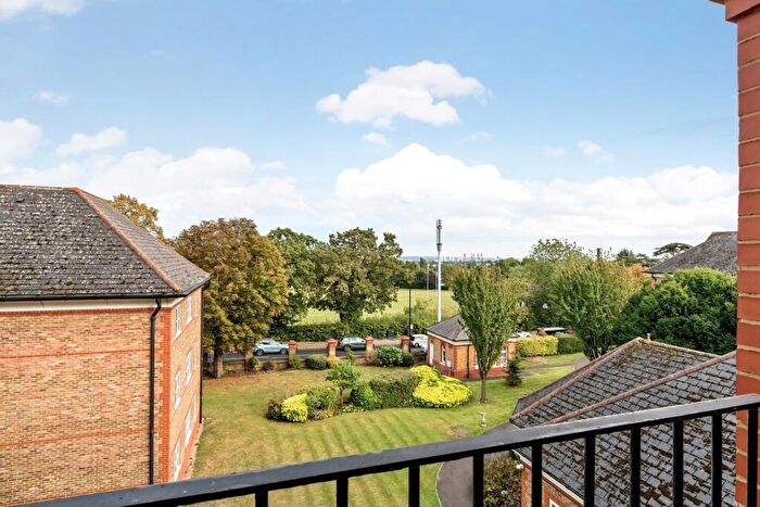 2 Bedroom Retirement Property For Sale In Newsholme Drive, London, N21