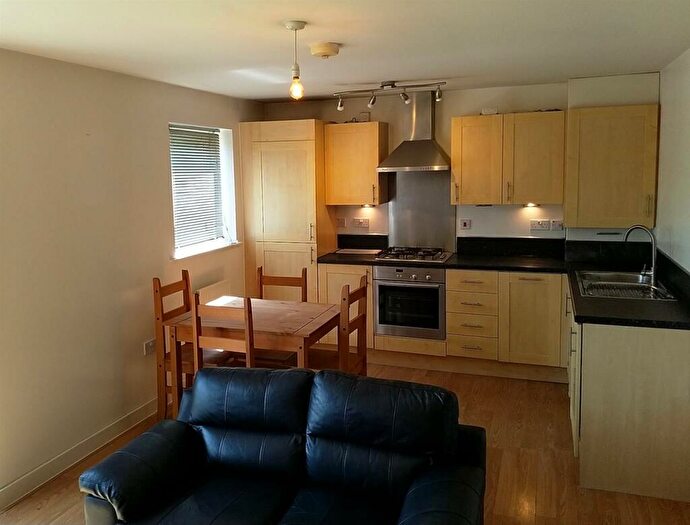 2 Bedroom Flat To Rent In Priory Court, Edgbaston, B5