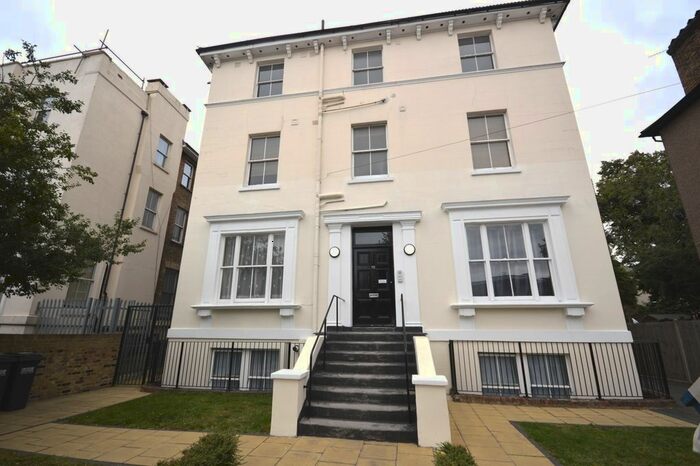 2 Bedroom Flat To Rent In Lennard Road, Croydon, CR0