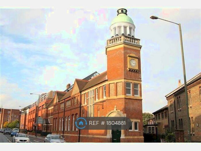 2 Bedroom Flat To Rent In The Clock House, Bromley, BR1