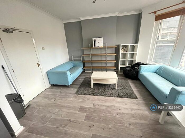 3 Bedroom Flat To Rent In Whitchurch Road, Cardiff, CF14