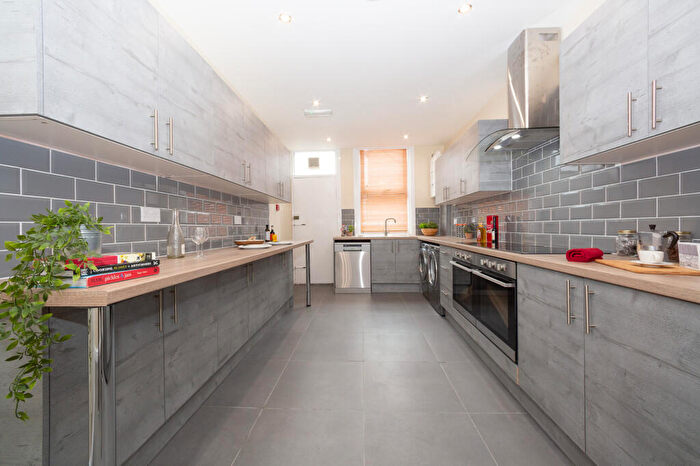 8 Bedroom End Of Terrace House To Rent In Headingley Avenue, Headingley, Leeds, LS6