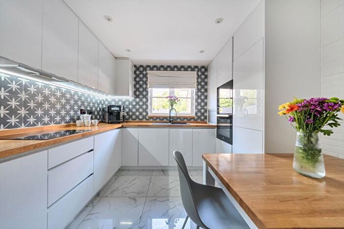 3 Bedroom End Of Terrace House For Sale In Wallington Way, Frome, BA11