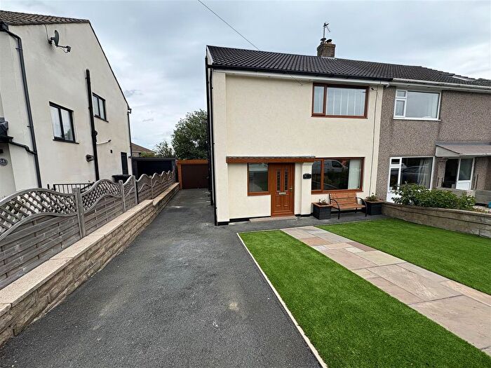 3 Bedroom Semi-Detached House For Sale In Eastwood Avenue, Illingworth, Halifax, HX2