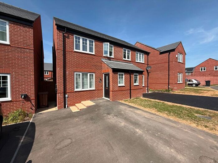 3 Bedroom Semi-Detached House To Rent In Topaz Gardens, Newhall, DE11
