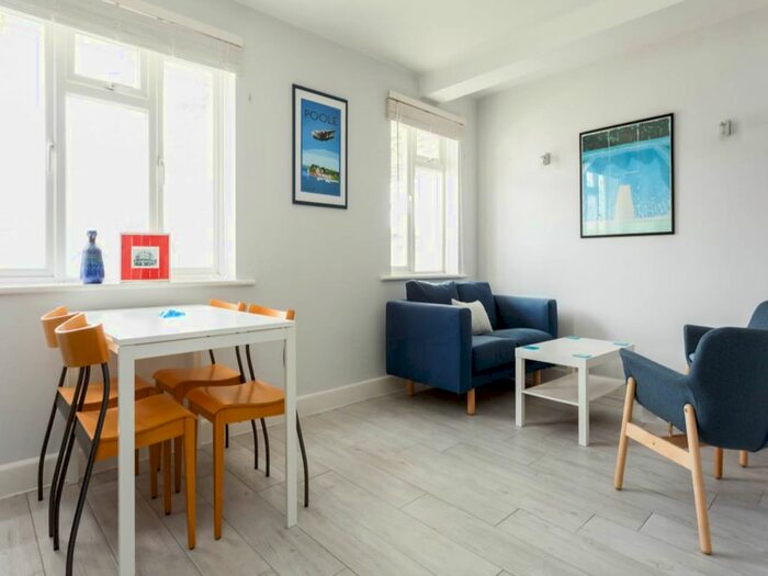 2 Bedroom Flat To Rent In Sandacres, Banks Rd, Poole, BH13