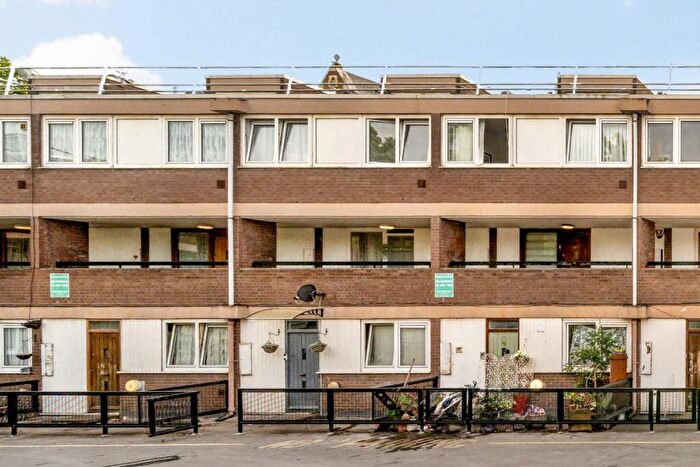 3 Bedroom Flat To Rent In Haverstock Road, Kentish Town, NW5
