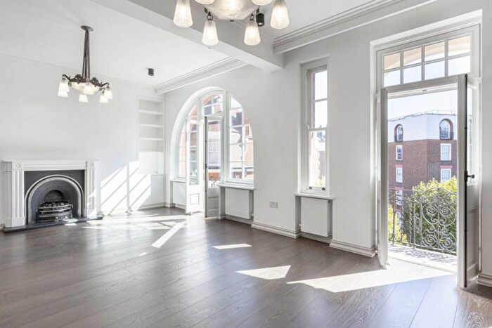 3 Bedroom Flat For Sale In Fitzjames Avenue, London, W14