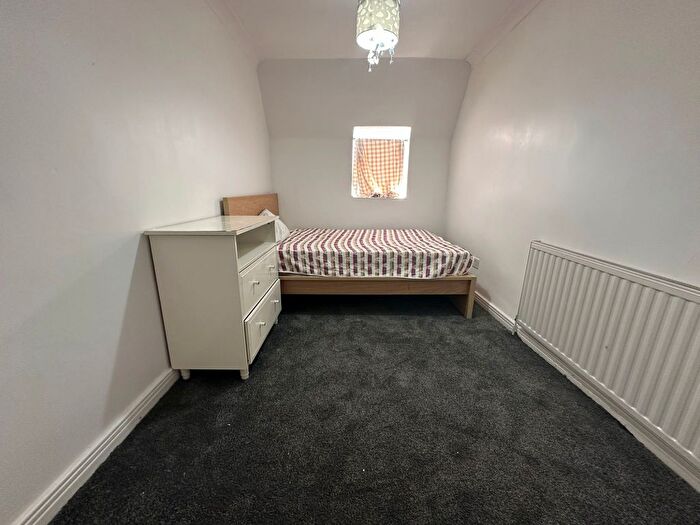 2 Bedroom Flat To Rent In Hoe Street, London, Sa, E17