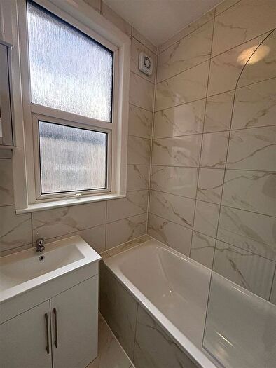 3 Bedroom Flat To Rent In London Road, Westcliff-On-Sea, SS0