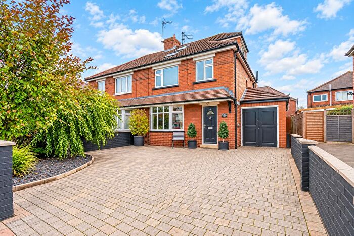 3 Bedroom Semi Detached House For Sale In Lesley Avenue, Fulford, York, YO10