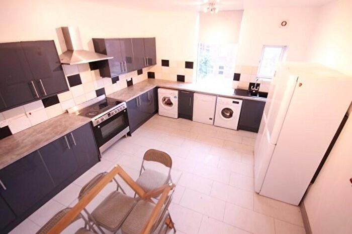 7 Bedroom End Of Terrace House To Rent In Hyde Park Road, Hyde Park, Leeds, LS6