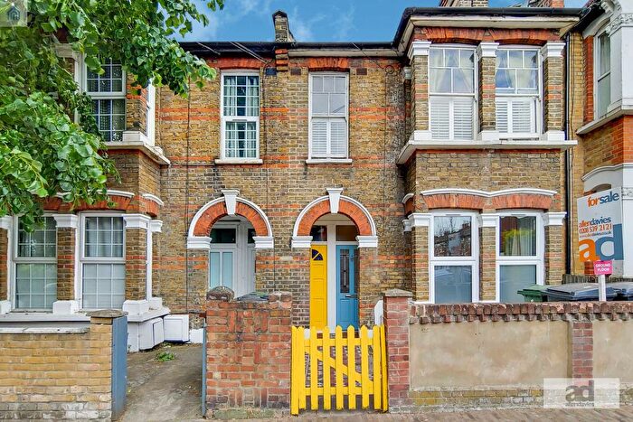 2 Bedroom Flat To Rent In Francis Road, Leyton, E10