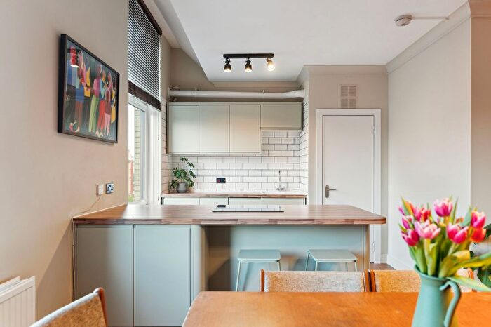 2 Bedroom Flat For Sale In Clarendon Place, Flat S/, St George's Cross, Glasgow, G20