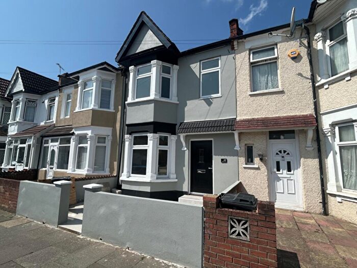 3 Bedroom Terraced House For Sale In Lowbrook Road, IG1