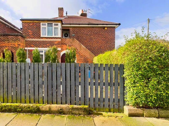 2 Bedroom Flat To Rent In Kingsway Park, Davyhulme, Trafford, M41