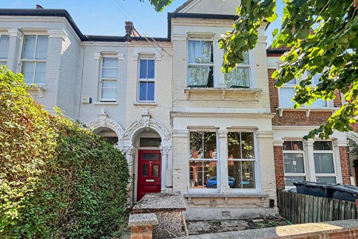 1 Bedroom Flat For Sale In A Boundaries Road, Balham, London, SW12