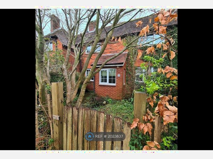 3 Bedroom Terraced House To Rent In Lansdowne Close, Romsey, SO51