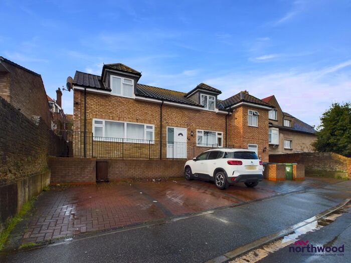 1 Bedroom Flat To Rent In Gorringe Road, Upperton, Eastbourne, BN22